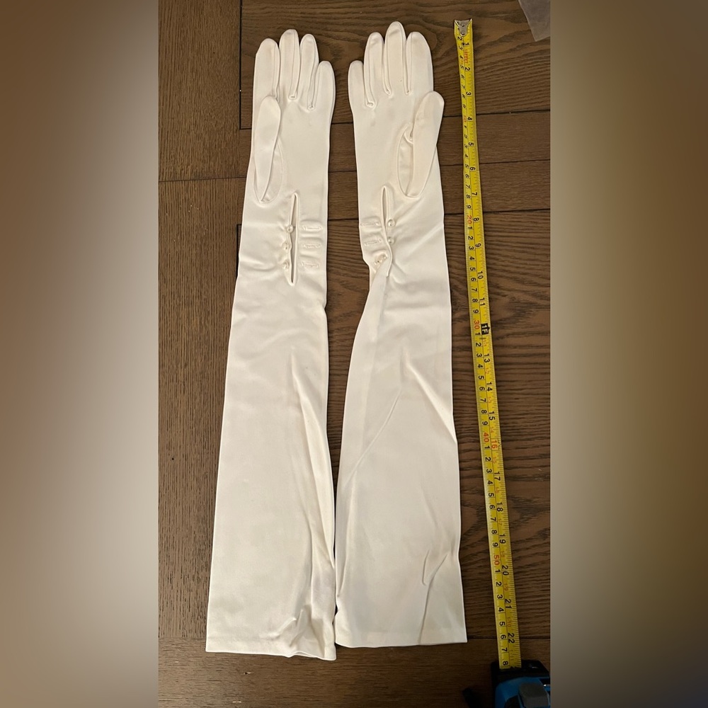 Elegant Long White cotillion/wedding Gloves